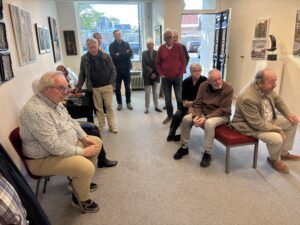 Aandachtige luisteraars tijdens de afsluiting van OAA 2025