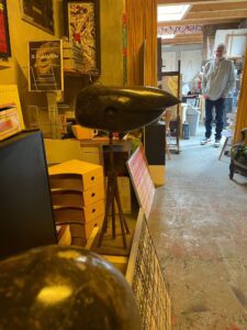 Kunstenaar Ger Bonsink in zijn atelier