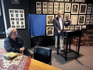 Gerrit van Woudenberg op openingstentoonstelling OAA 2025