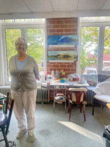 Kunstenares Joke van Dijk - Schut in haar atelier
